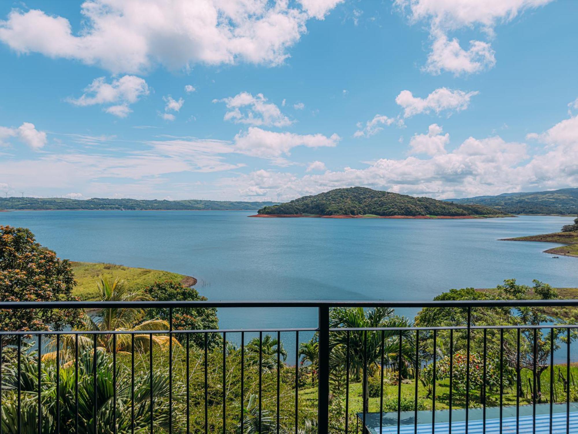 Tinajas Arenal Lakefront Lodge Nuevo Arenal Exterior foto