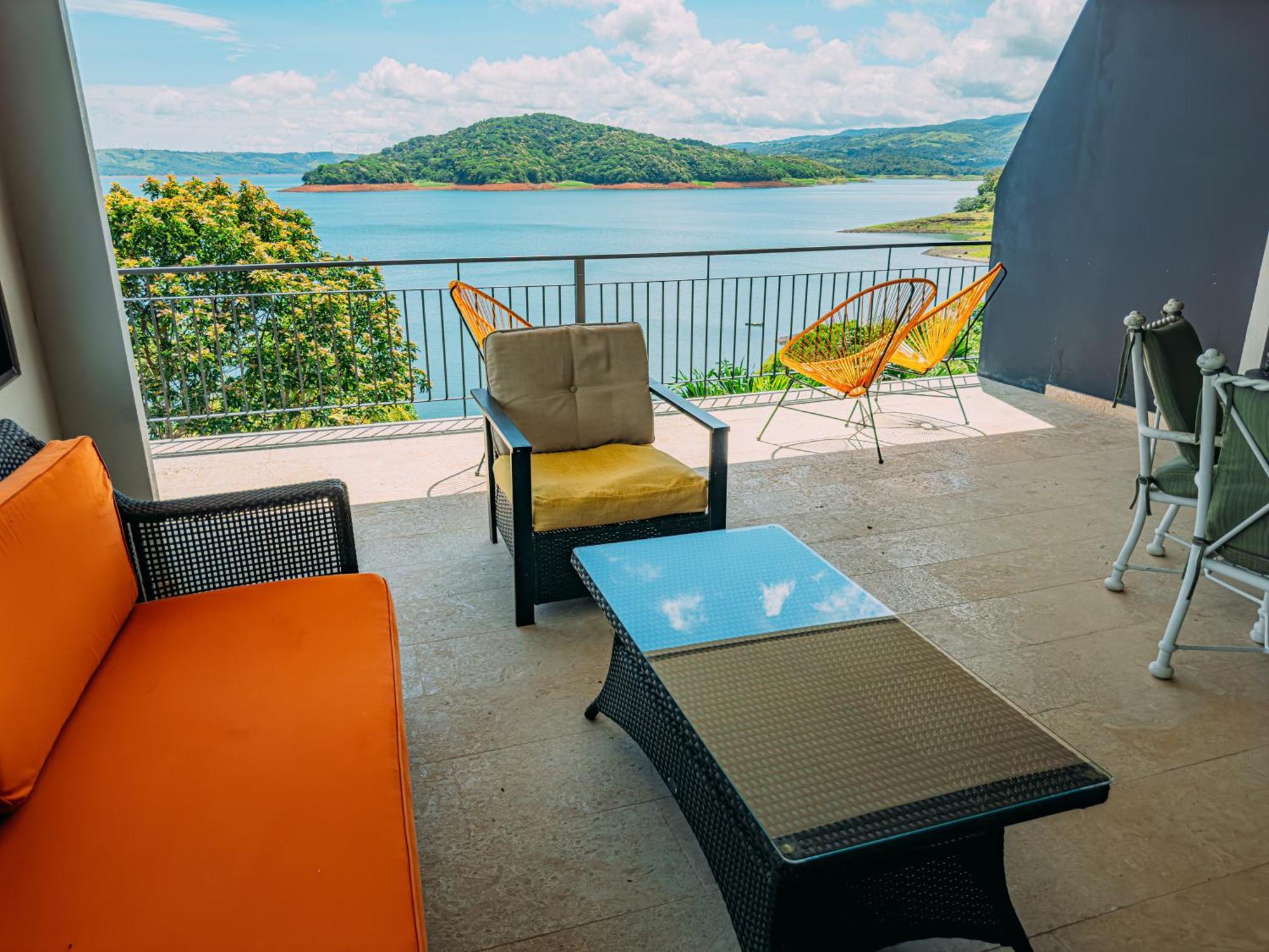 Tinajas Arenal Lakefront Lodge Nuevo Arenal Exterior foto