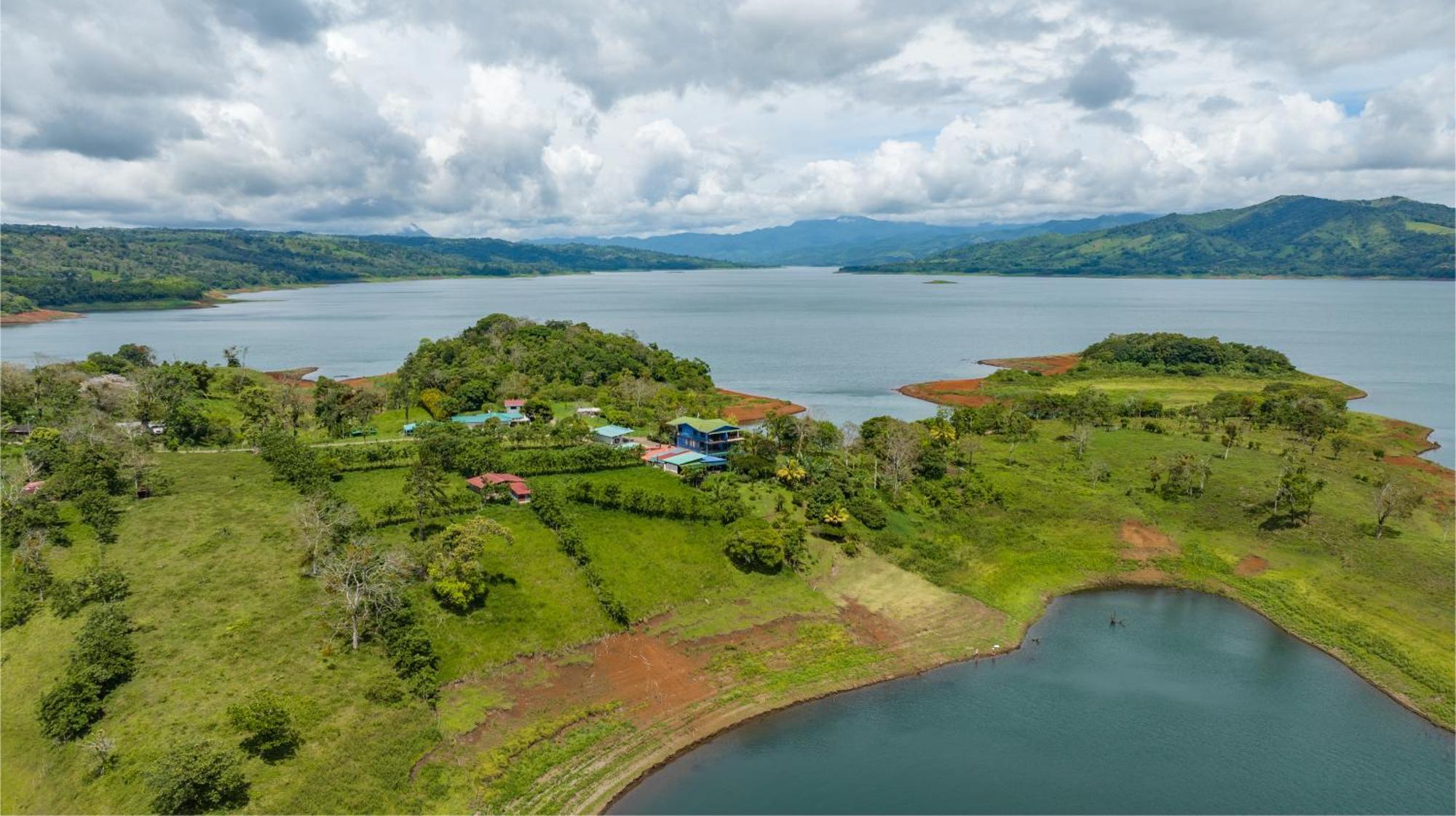 Tinajas Arenal Lakefront Lodge Nuevo Arenal Exterior foto